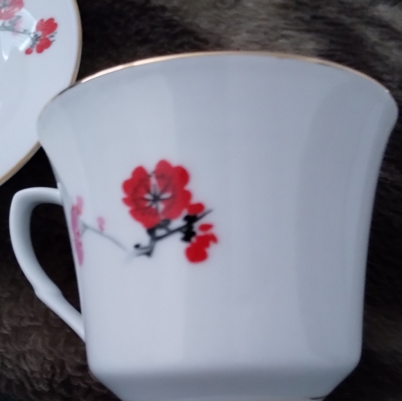 Vintage Chinese Hand-painted Cherry Blossom Teacup and Saucer with Gold Trim - Picture 4 of 16